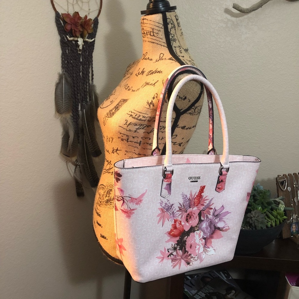 Guess Shoulder Bag